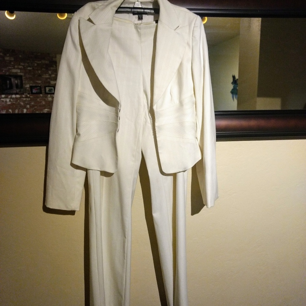 Women's pant suit